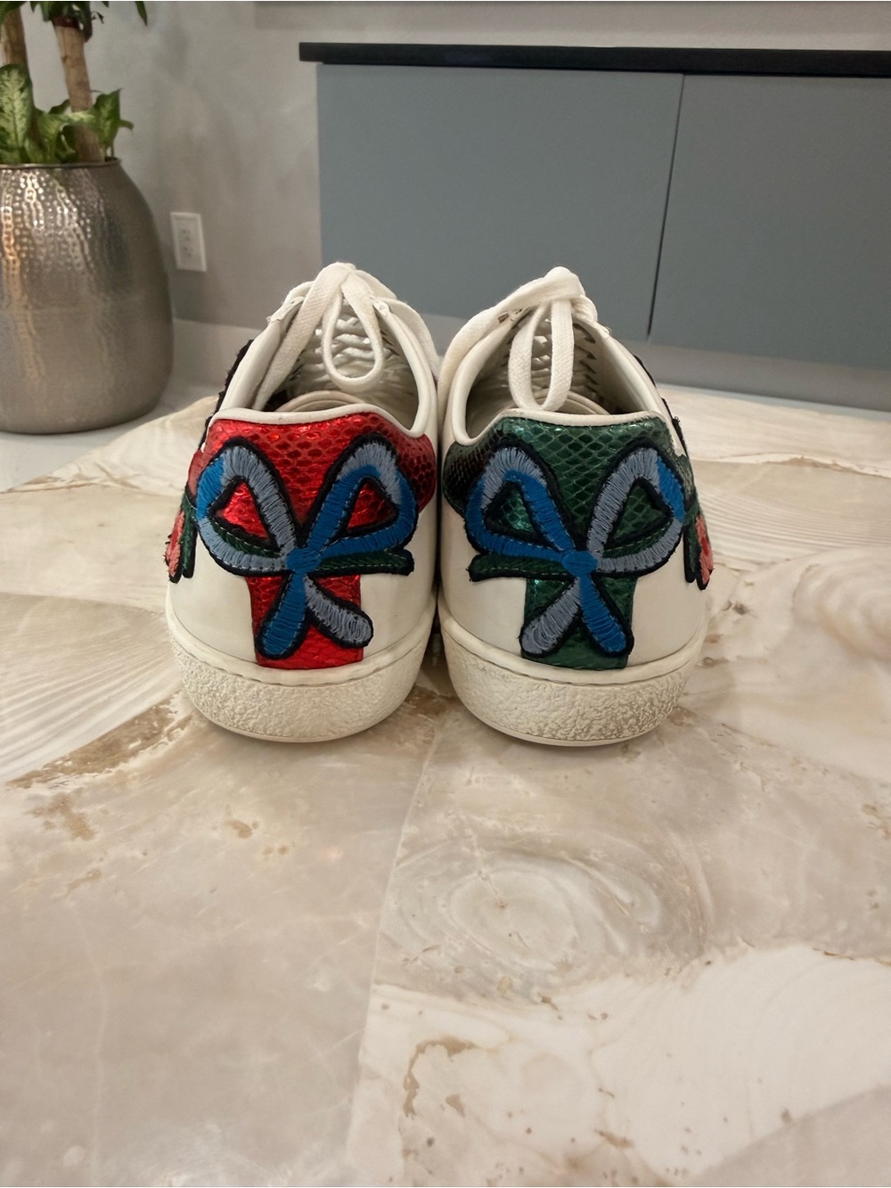 Gucci White Floral Embroidered Low-Top Sneakers with Red/Green Stripe - Picture 4 of 7